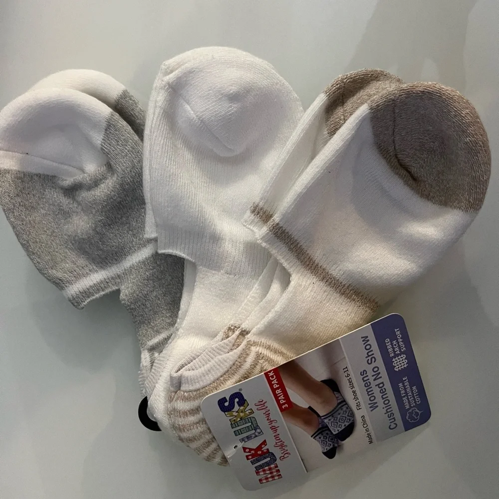 New with tags,no show Muk Luks socks - Picture 5 of 5